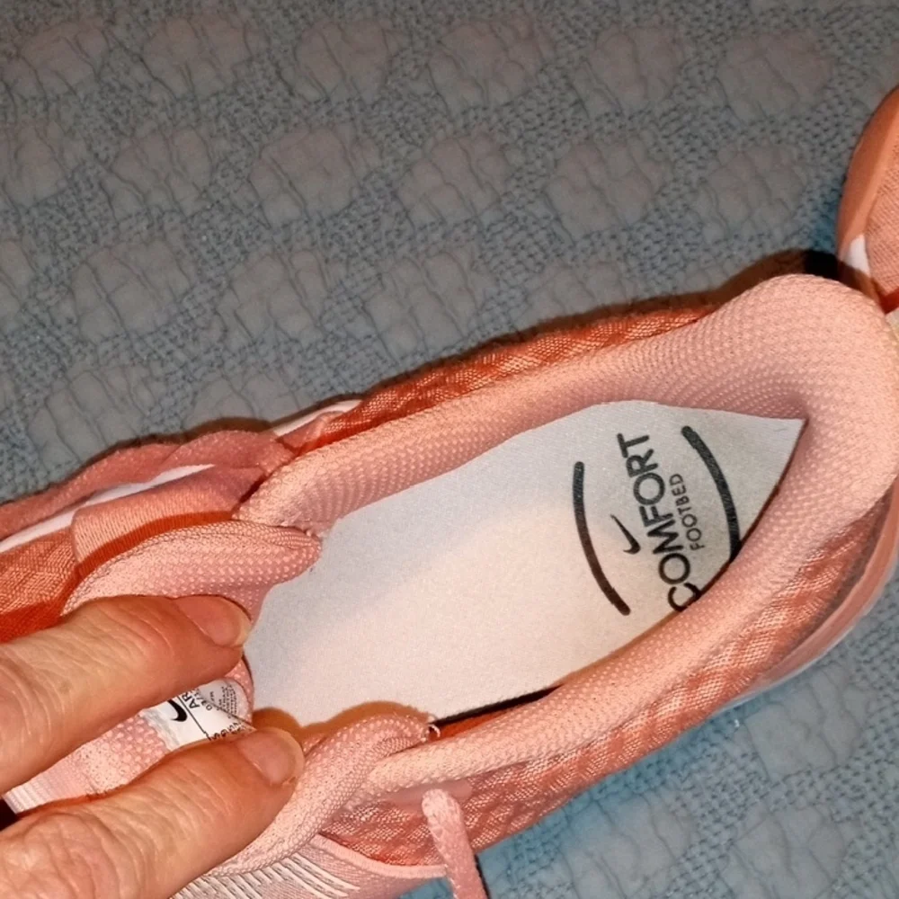Nike Women's Peach and White Sneakers - Picture 7 of 7